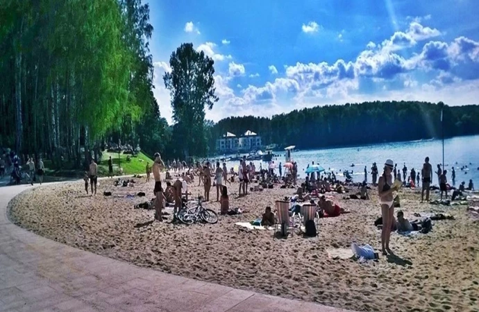 {Sanepid wydał zakaz kąpieli na części plaży miejskiej w Olsztynie.}