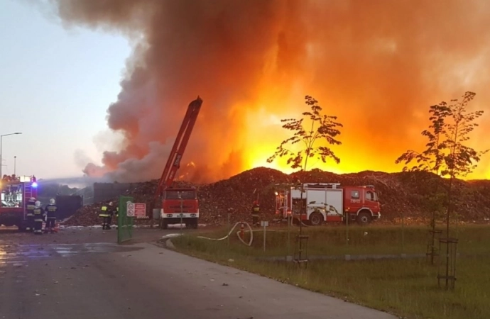 {Olsztyńska policja podała wstępne ustalenia na temat przyczyn pożaru w Zakładzie Gospodarki Odpadami Komunalnymi.}